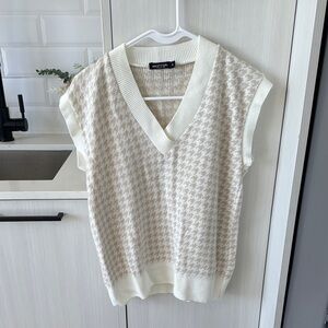 Cream and White Women's Sweater Vest